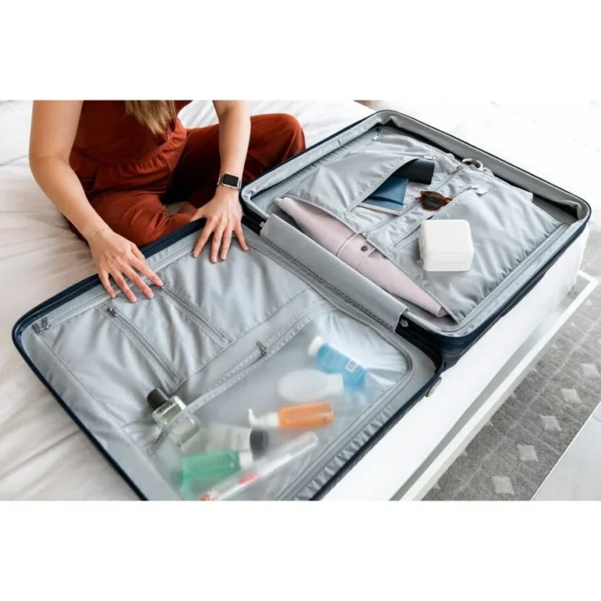 Elevation™ Plus hardside medium glider™