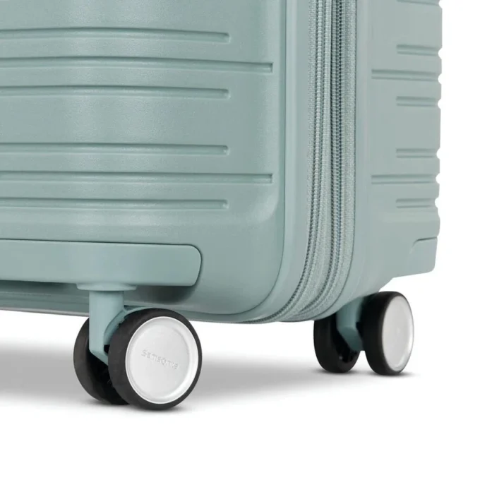 Elevation™ Plus hardside medium glider™